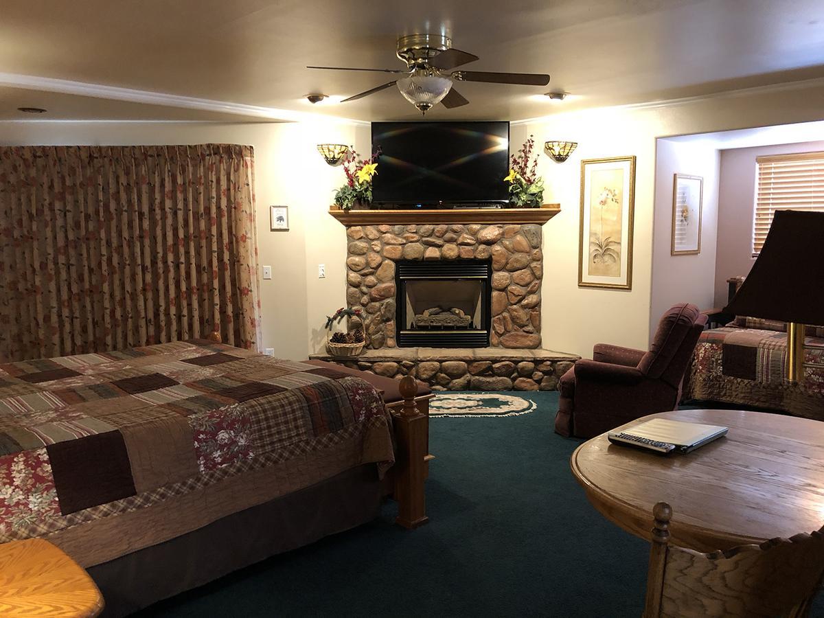 Giant Oaks Lodge Running Springs Eksteriør billede